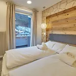 Apartment Center
